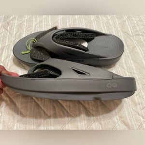 Oofos Slate Sandals size 6 in Mens and 8 in Womens